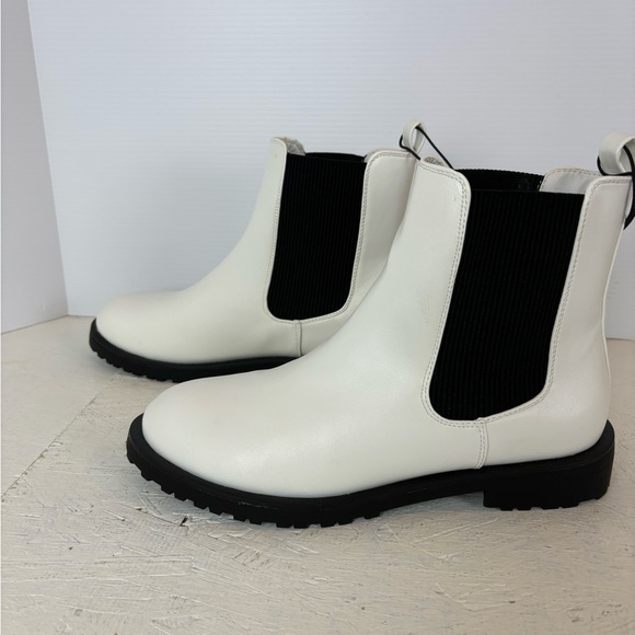 Altar'd State Womens White Pull On Boots with Black Elastic Ankle Boots Size 8 - Picture 4 of 10